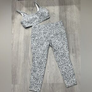 LP Set Athleta Salutation Stash Textured Tight and Exhale Bra L